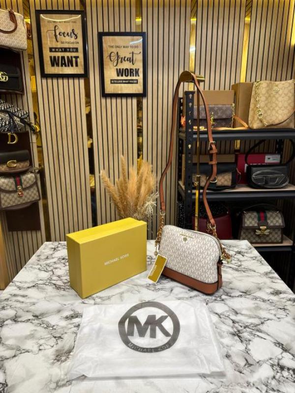 Michael_Kors Jet Set Charm Logo Dome Saffiano Leather Crossbody Bag (Beige-23032)