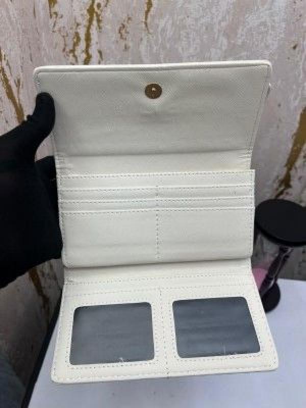FENDI_LOGO_PREMIUM_WALLET_EMBOSSED_TRI_FOLD_WALLET_WITH_BOX_(FENDI-8019_WHITE)