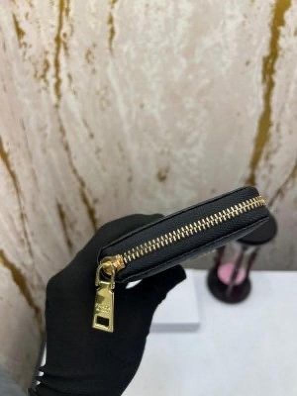 PRADA_LONG_ZIP_AROUND_WALLET_WITH_BOX_(PRADA-60017)