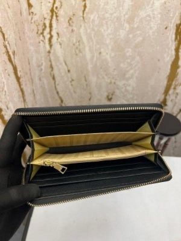 PRADA_LONG_ZIP_AROUND_WALLET_WITH_BOX_(PRADA-60017)