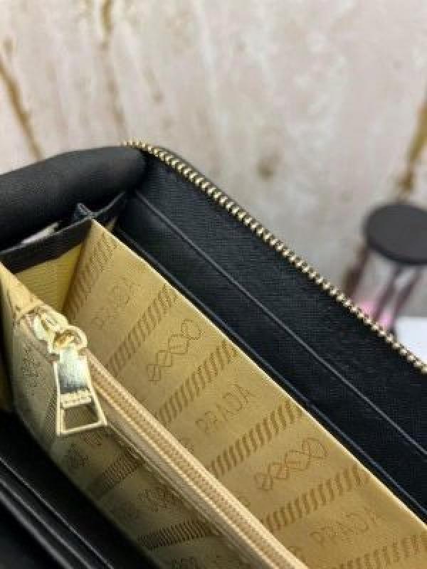 PRADA_LONG_ZIP_AROUND_WALLET_WITH_BOX_(PRADA-60017)