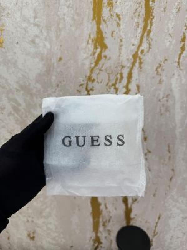 GUESS TEXTURED ZIPPY WALLET WITH OG BOX AND DUST BAG GXD005 WHITE