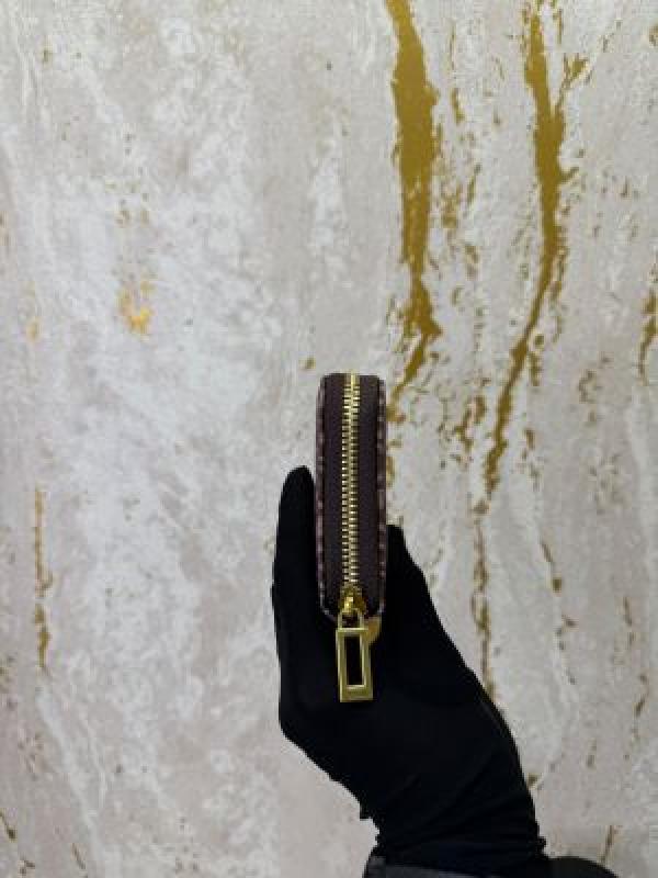 GUESS TEXTURED ZIPPY WALLET WITH OG BOX AND DUST BAG GXD005 COFFEE