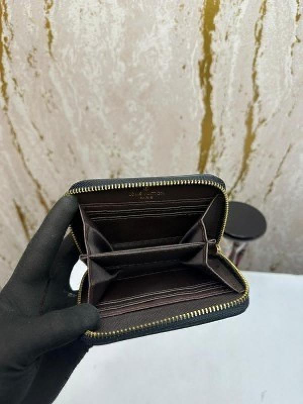 Loui_s vuitton premium wallet with box 88001 (black checks)