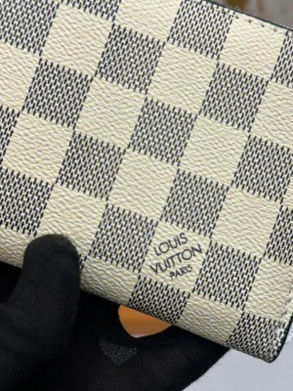 Loui_s vuitton premium wallet with box 88001 (white checks)