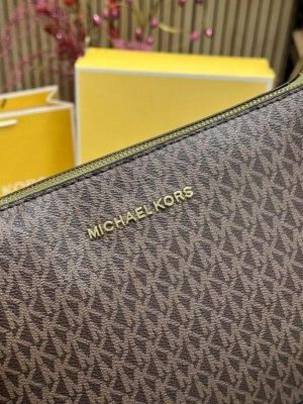 MICHAEL_KORS JET SET TRAVEL CROSSBODY BAG WITH OG BOX AND DUST BAG WITH CARRY BAG PREMIUM QUALITY (BROWN) M7021