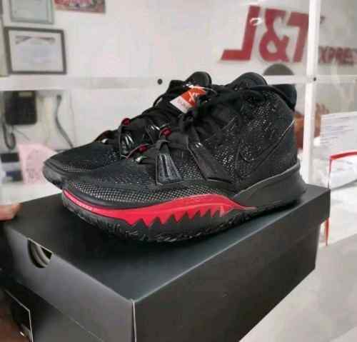 Nikee Kyrie 7 Bred