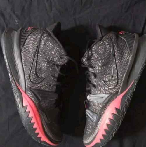 Nikee Kyrie 7 Bred