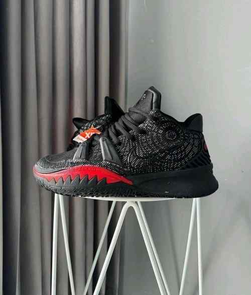 Nikee Kyrie 7 Bred
