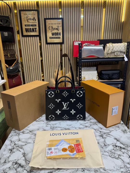 Loui_s Vuitton OnTheGo PM Bi-colour With Double Og Box And Dust Bag (Black)
