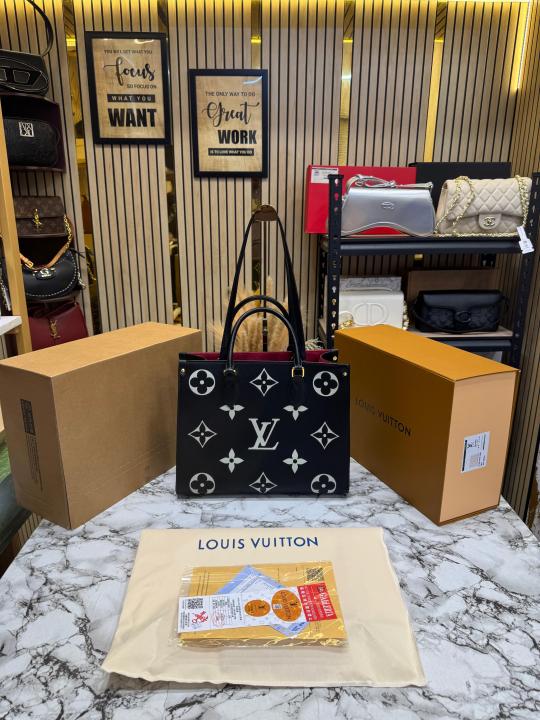 Loui_s Vuitton OnTheGo PM Bi-colour With Double Og Box And Dust Bag (Black)