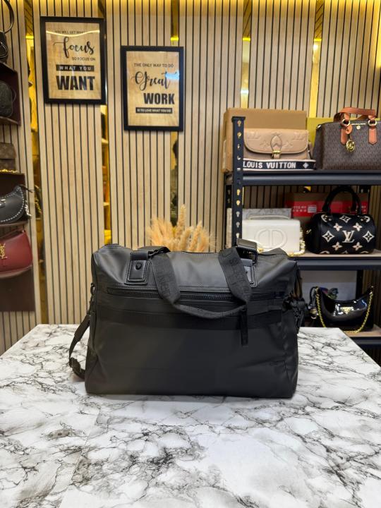 Calvin_Klein Signature Weekender Carry Ease Compartments Travel Duffle Bag (Black)