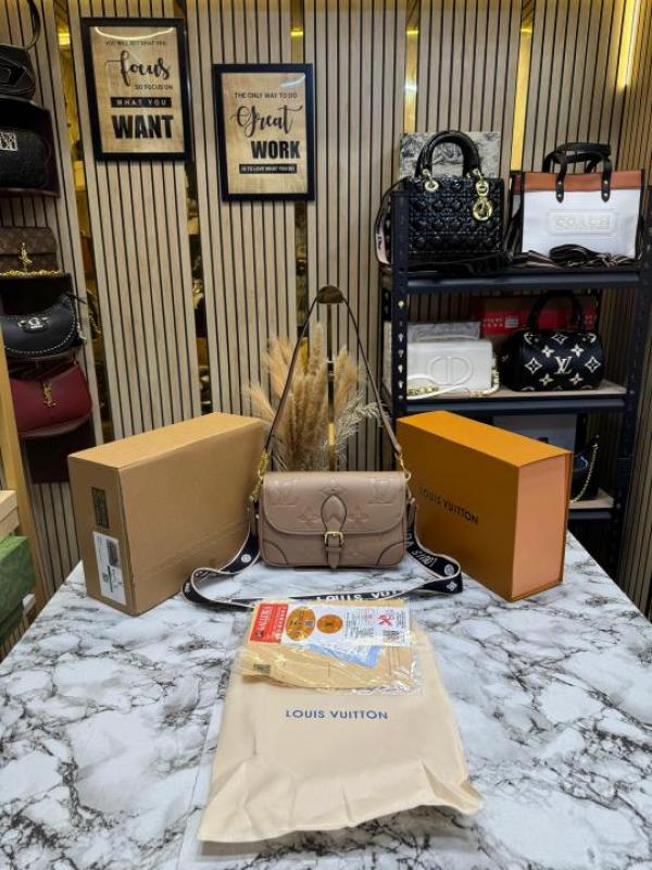 Loui_s vuitton marellini shoulder bag with double og box and dust bag (apricot)