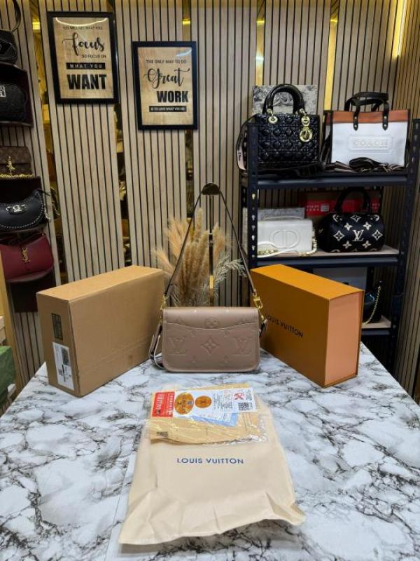 Loui_s vuitton marellini shoulder bag with double og box and dust bag (apricot)