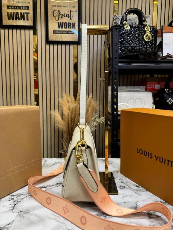Loui_s vuitton marellini shoulder bag with double og box and dust bag (white)