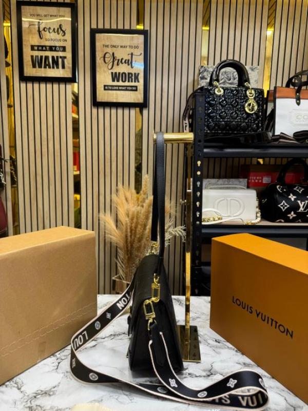 LOUI_S VUITTON MARELLINI SHOULDER BAG WITH DOUBLE OG BOX AND DUST BAG (BLACK)