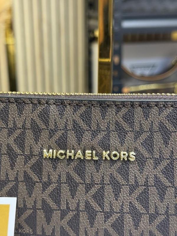 MICHAEL_KORS JET SET LEATHER POUCHETTE WITH OG BOX AND DUST BAG (1930-BROWN)