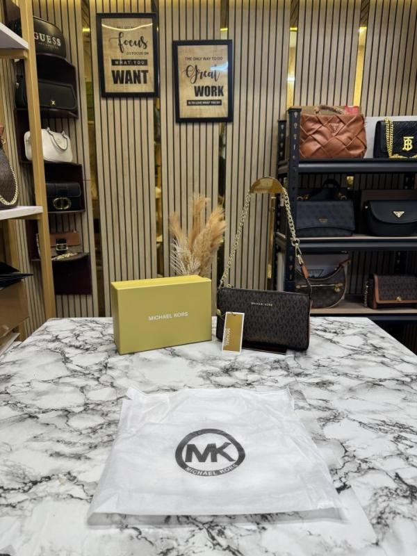 MICHAEL_KORS JET SET LEATHER POUCHETTE WITH OG BOX AND DUST BAG (1930-BROWN)
