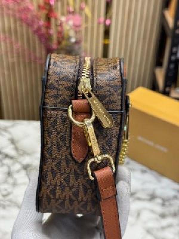 MICHAEL_KORS JET SET CAMERA CROSSBODY WITH SLING WITH OG BOX AND DUST BAG (BROWN)