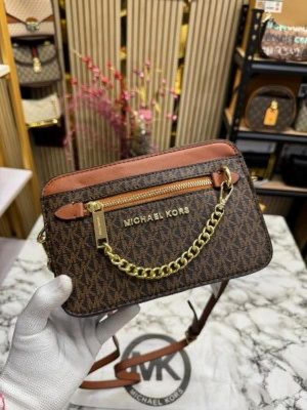 MICHAEL_KORS JET SET CAMERA CROSSBODY WITH SLING WITH OG BOX AND DUST BAG (BROWN)