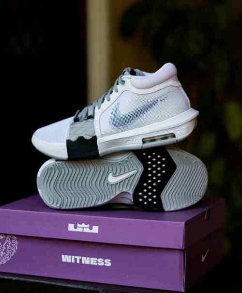 Nikee Lebron Witness 8 VIII White Black