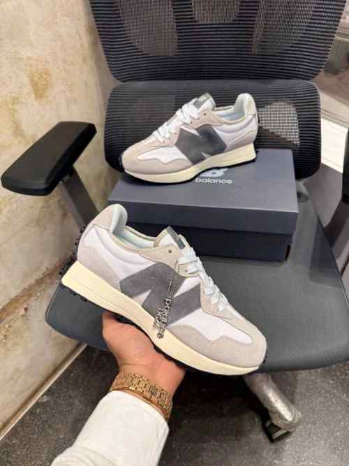 NEWW BALANCE 327 WHITE GREY WITH OG BOX KEYCHAIN