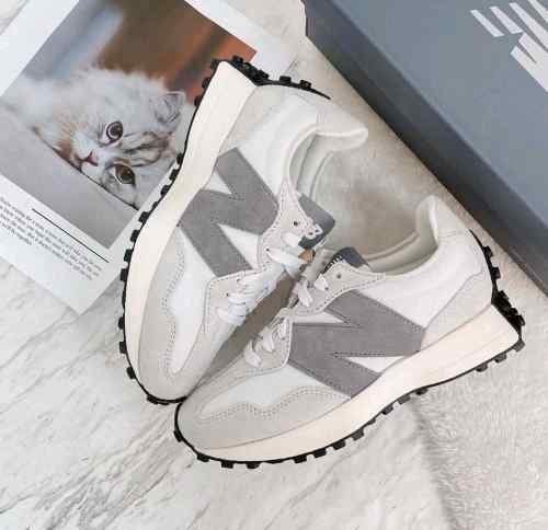 NEWW BALANCE 327 WHITE GREY WITH OG BOX KEYCHAIN