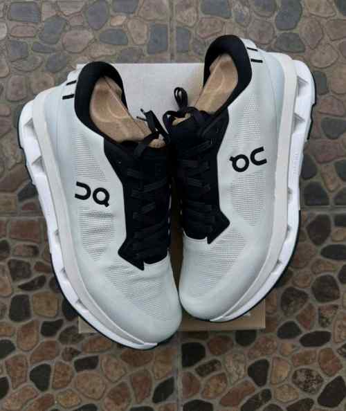 On Running Cloud Zone Ice Black