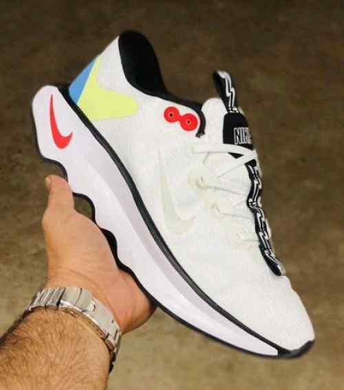 Nikee Air Zoom Motiva