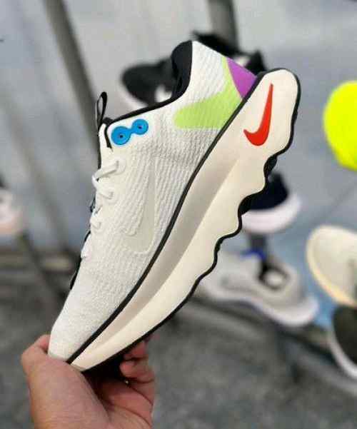 Nikee Air Zoom Motiva