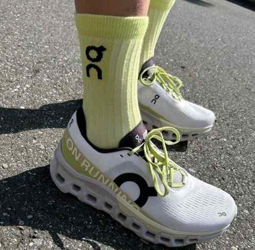 on Running Cloudmonster 2 Undyed zest