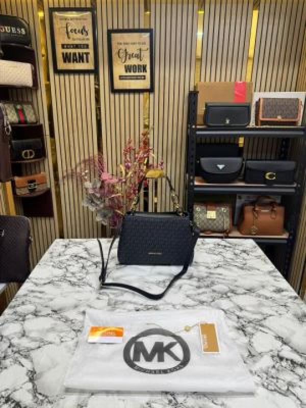 Michael Kor_s Shoulder Satchel Bag With Dust Bag (Black)