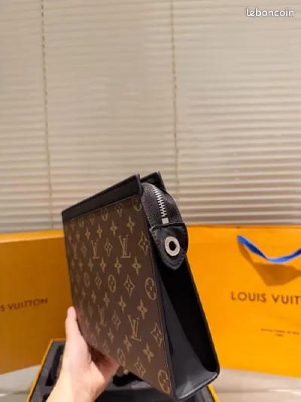 Louis_vuitton voyage mm leather messenger pouch with ogbox bills etc