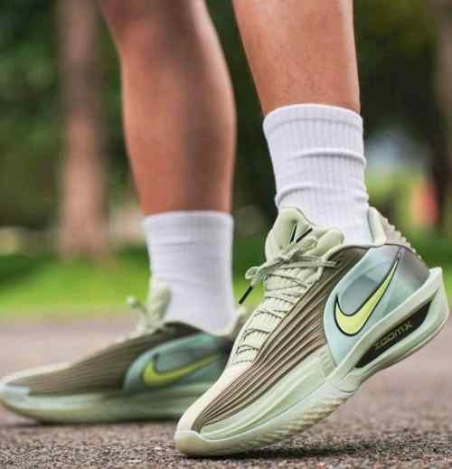 NIKEE AIR ZOOM GT CUT 3 TURBO HONEYDEW BARELY VOLT