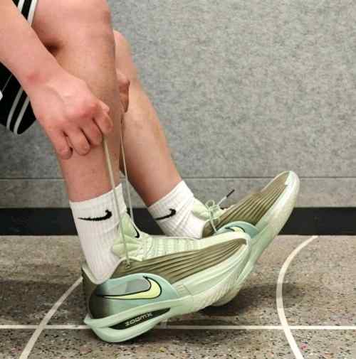 NIKEE AIR ZOOM GT CUT 3 TURBO HONEYDEW BARELY VOLT