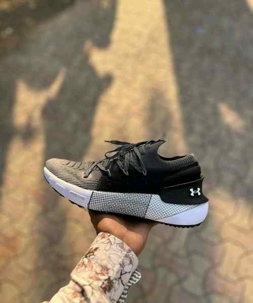 Underr Armour Hovr Phantom 3 dark Grey Black