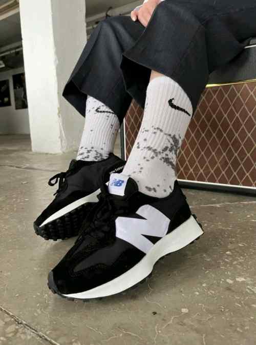 Neww Balance 327  Moonbeam Black White