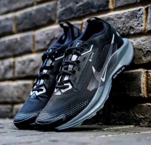 Nikee React Pegasus Trail 5 GTX Trainer Black White