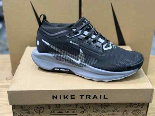 Nikee React Pegasus Trail 5 GTX Trainer Black White