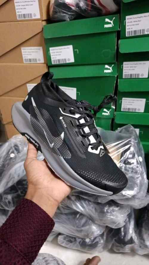 Nikee React Pegasus Trail 5 GTX Trainer Black White