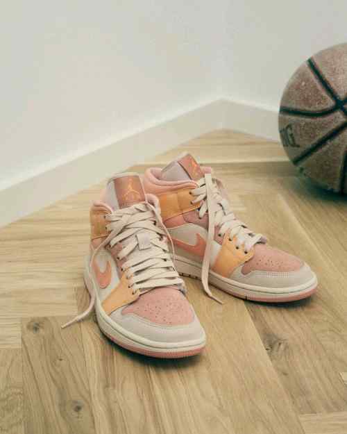 Jordan retro Retro 1 Apricot Orange for her