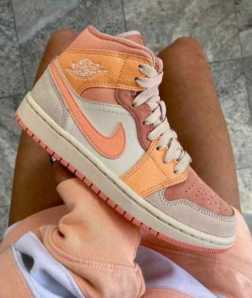 Jordan retro Retro 1 Apricot Orange for her