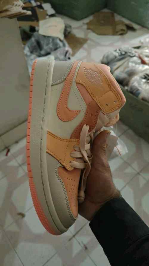 Jordan retro Retro 1 Apricot Orange for her