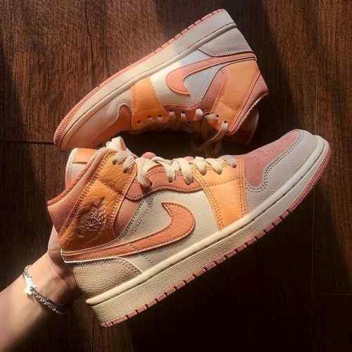 Jordan retro Retro 1 Apricot Orange for her