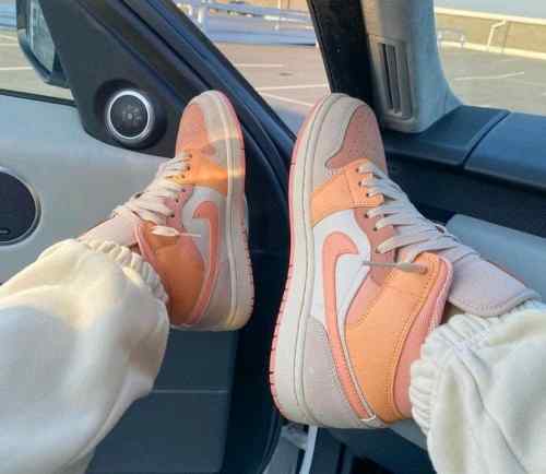 Jordan retro Retro 1 Apricot Orange for her