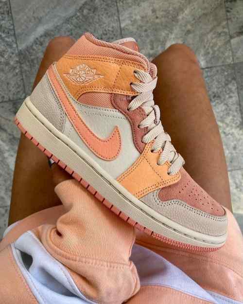 Jordan retro Retro 1 Apricot Orange for her