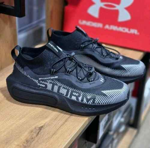 Underr Armou r Phantom 4 Strome Black