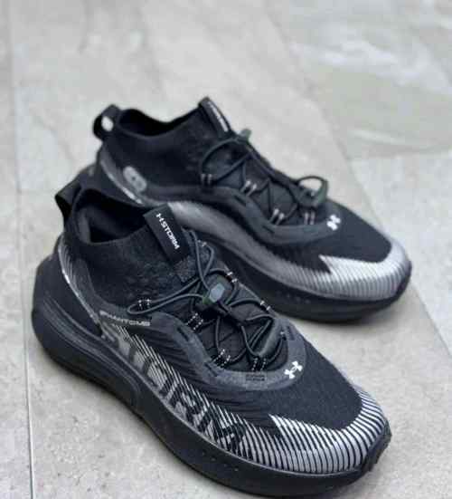 Underr Armou r Phantom 4 Strome Black