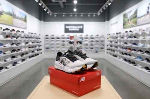 New Balanc e Fresh Foam X More Trail v2 White Grey