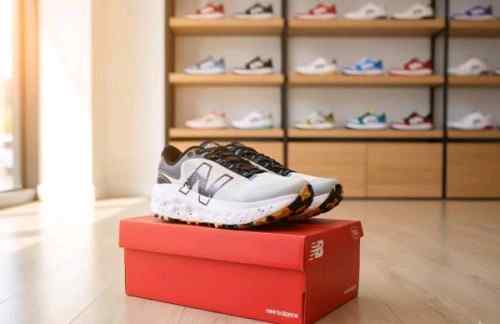 New Balanc e Fresh Foam X More Trail v2 White Grey